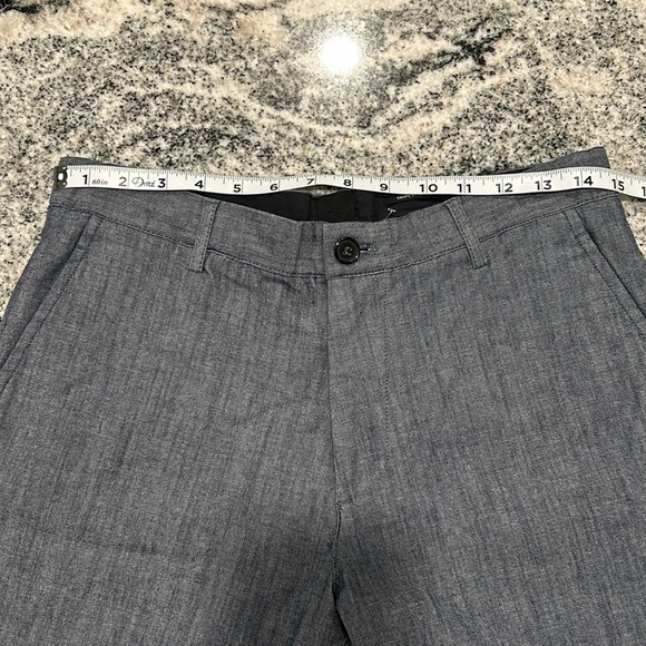BNWT Size 32 H&M slim fit shorts, 2 side pockets, 2 back pockets and belt loops - Picture 8 of 10